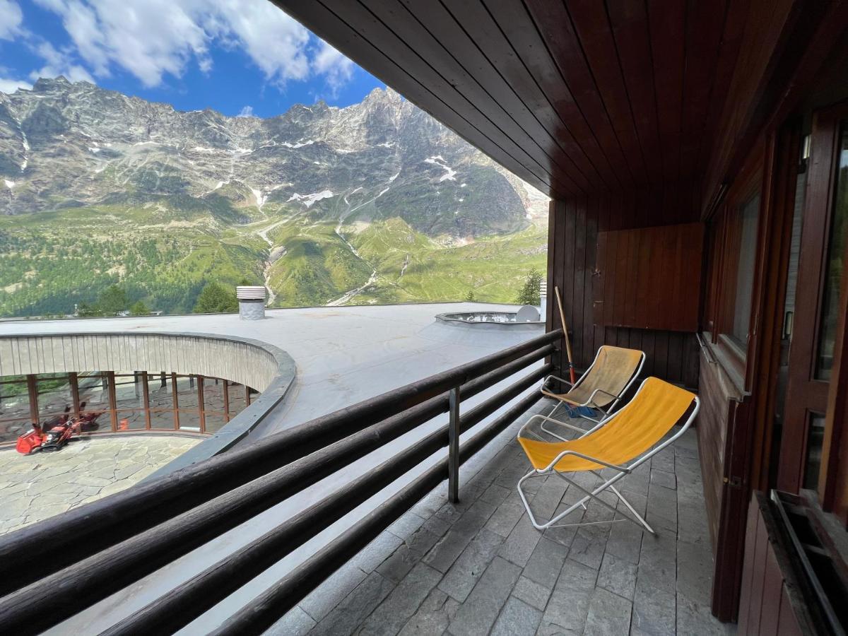 Appartamento I Dadi Cervinia ブレウイル・チェルヴィナイア エクステリア 写真