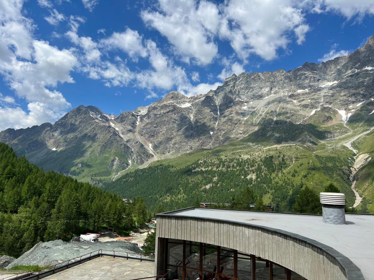 Appartamento I Dadi Cervinia ブレウイル・チェルヴィナイア エクステリア 写真